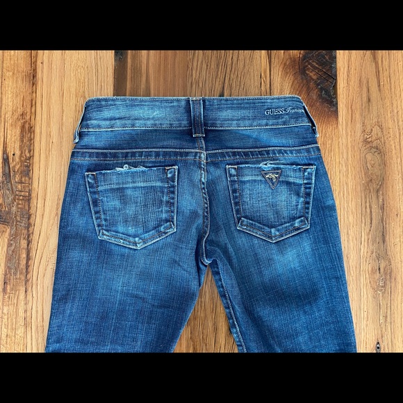 Guess Medium Wash Cropped Jeans - Picture 3 of 5